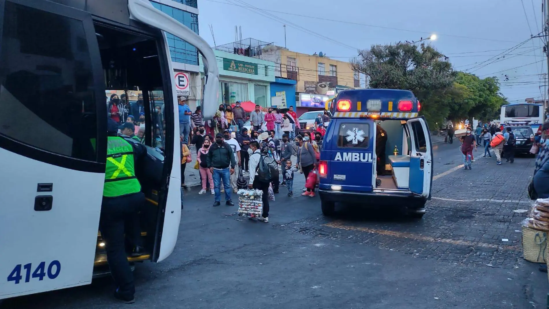 Mujer es atropellada por autobús Erco en Atlixco